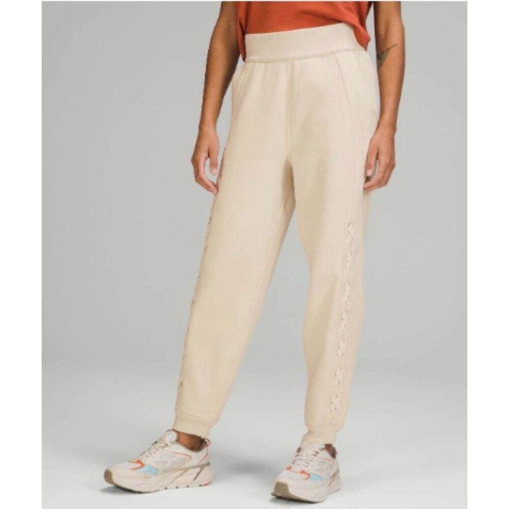 EUC Lululemon Braided Detail High-Rise Scuba Jogger White Opal 8
